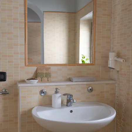 Degli Elefanti Hostel *