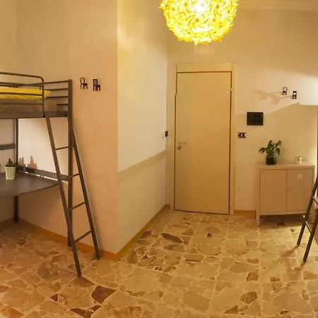 Degli Elefanti Hostel *